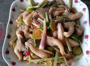 Hình của món Nấm bào ngư xám lắc sả tắc.