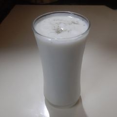 A picture of Healthy raw papaya shake.