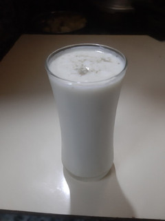 A picture of Healthy raw papaya shake.