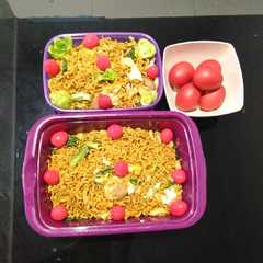รูปของ Mie Panjang Umur & telur merah