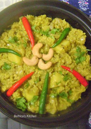 A picture of Thor Muri Ghonto (Banana Stem cooked with Rice).