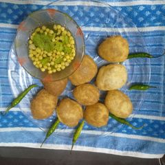 A picture of Pani Puri.