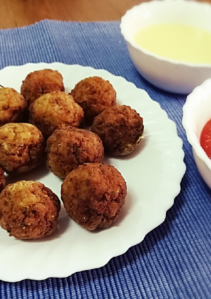 Una foto de Albóndigas Veganas con salsa de queso (vegano)