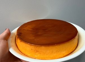Una foto de Flan cubano