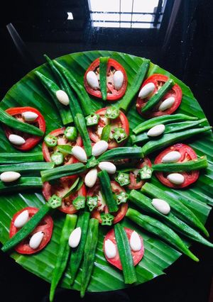 A picture of Steamed ladies finger salad.