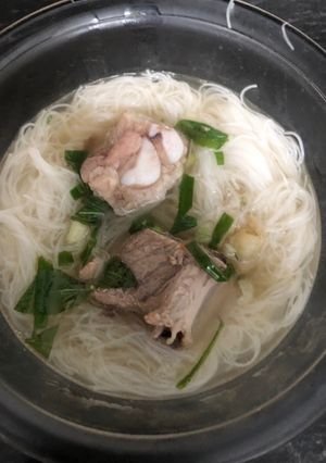 Hình của món Bún gạo sườn non.
