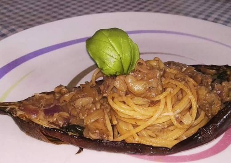 How to Make Speedy Spaghetti con Melanzane servite nella Barchetta di Melanzane