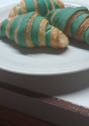 Una foto de Croissant Con Color