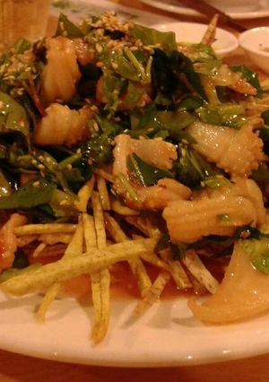 Hình của món gỏi mực khoai môn.
