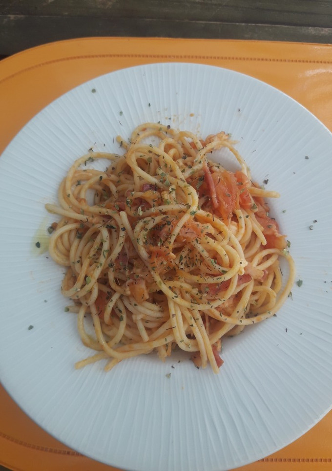 Una foto de Pasta a la amatriciana