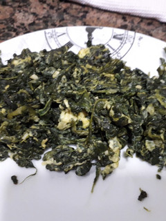 Una foto de Espinacas revueltas con huevo