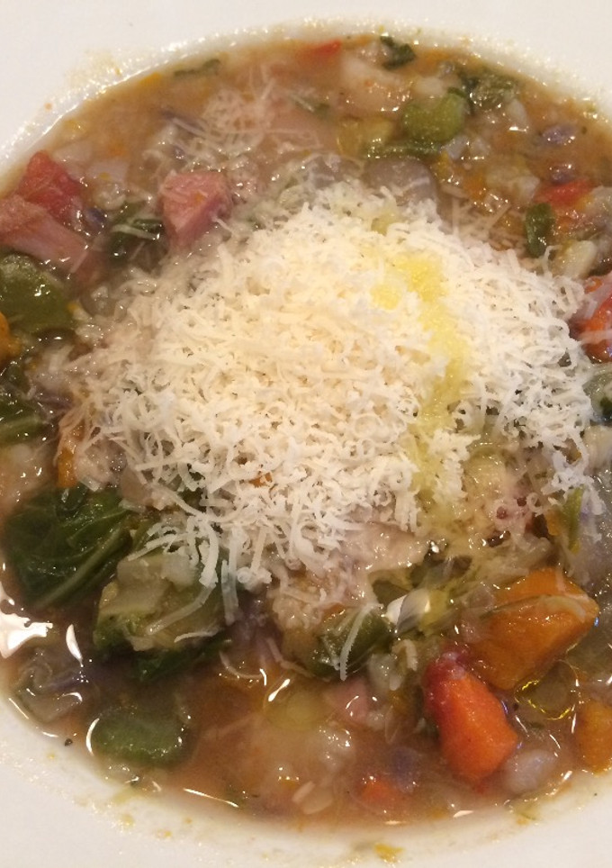 Una foto de Minestrone tradicional