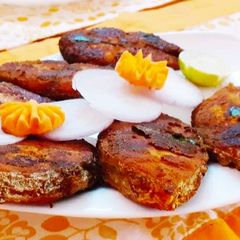 A picture of King fish fry.