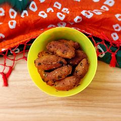 A picture of Methi muthiya.