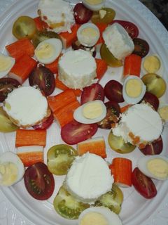 Una foto de Ensalada con rulo de cabra