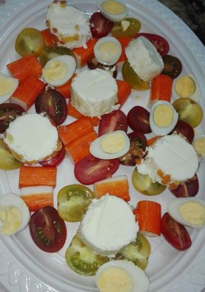 Una foto de Ensalada con rulo de cabra