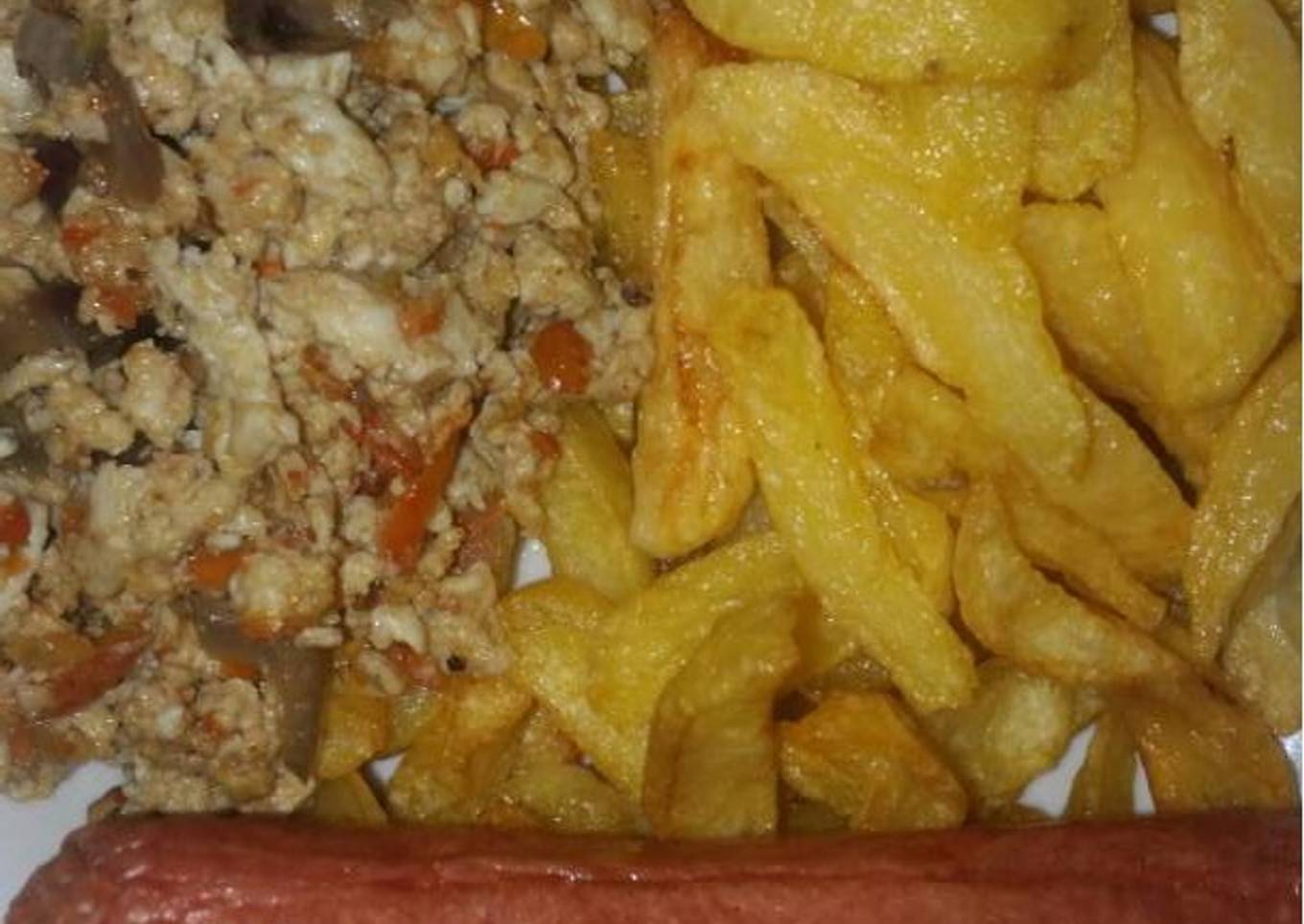 Chips, sausage & scrambled eggs 😋