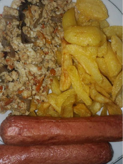 A picture of Chips, sausage & scrambled eggs 😋.