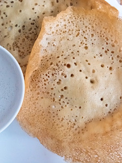 கருப்பட்டி ஆப்பம் (Karupatti Aapam Recipe in Tamil) செய்முறை முக்கிய புகைப்படம்