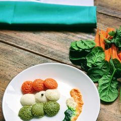 A picture of Tricolor idlis - tiranga idlis.