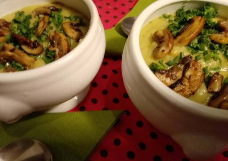 Kartoffel-Suppe mit Champignons