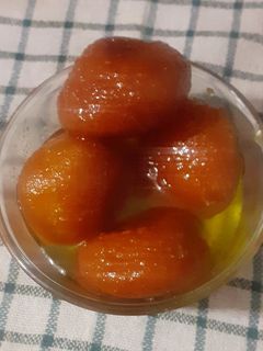 ब्रेड के गुलाब जामुन(BREAD KE GULAB JAMUN RECIPE IN HINDI) रेसिपी मुख्य फोटो