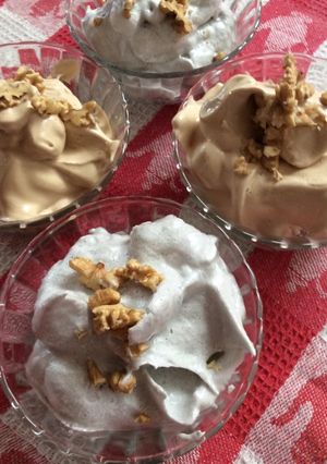 Una foto de Turrón de vino tinto y turrón de café instantáneo con tagatosa