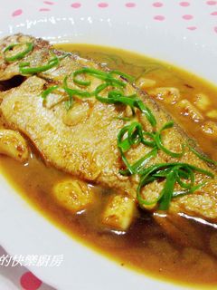 【料亭和露】蒜燒黃魚 的食譜成品照片
