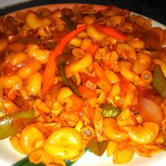 A picture of Macaroni with veggies.