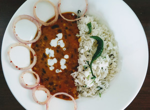 A picture of Dal makhni with jeera rice.