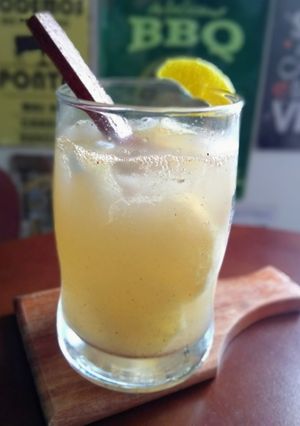 Foto de Caipirinha de limão siciliano com canela e H2O