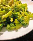 Bông Cải Xanh Xào Nước Tương (Vegan)