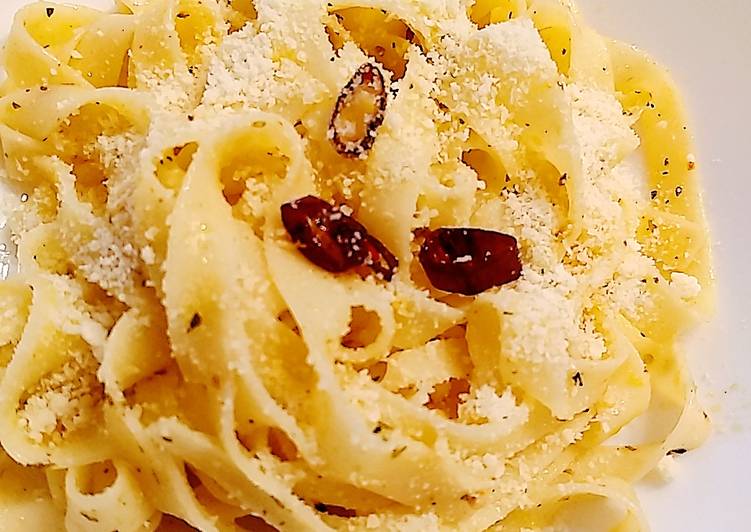 Simple Way to Make Award-winning Butter garlic and chilli Spaghetti