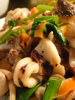 Hình của món Mực ống xào cần tỏi.