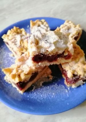 Reszelt meggyes pite recept fotója