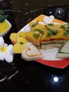 ખમણ ઢોકળા (Khaman Dhokla Recipe In Gujarati) રેસીપી મુખ્ય ફોટો
