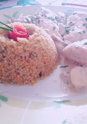 Una foto de Filetillos de pollo con crema de champiñones y Quinoa