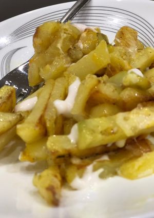 عکسی از دستور سیب زمینی پنیری و سس سیر😍