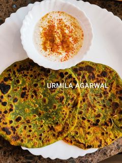 बथूआ आलू के पंराठे (bathua aloo ke parathe recipe in Hindi) रेसिपी मुख्य फोटो