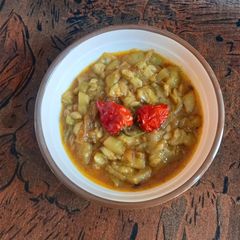 A picture of Vegetable gravy 🥒🧄🥒.