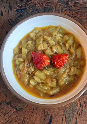 A picture of Vegetable gravy 🥒🧄🥒.