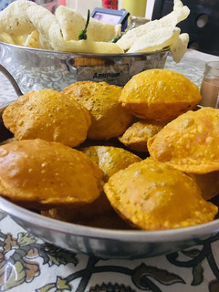 લોચા પૂરી (Locha Poori Recipe In Gujarati) રેસીપી મુખ્ય ફોટો