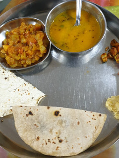 પડ વાળી રોટલી (Pad Vali Rotli Recipe In Gujarati) રેસીપી મુખ્ય ફોટો