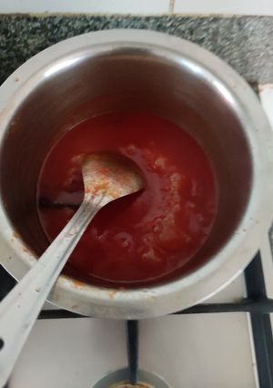 ટામેટા સોસ હોમમેડ (Tomato Sauce Homemade Recipe In Gujarati) રેસીપી મુખ્ય ફોટો