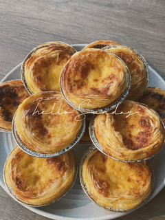 A picture of Egg Tarts in an Air Fryer.