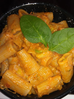 Una foto de Pasta con aguacate 🥑
