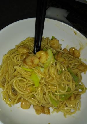 Una foto de Gambas Chinas con fideos