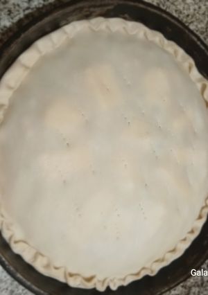 Una foto de Tarta express de jamón, muzzarella huevo duro y tomate y otra de berenjenas y zapallitos