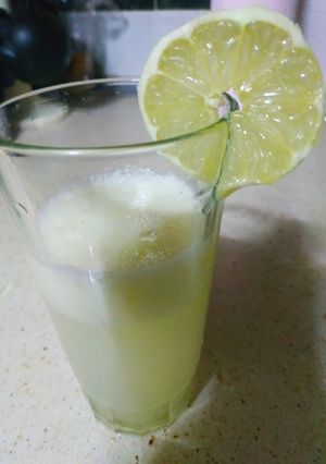Una foto de Zumo de limón natural