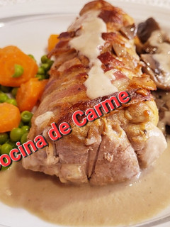 Una foto de Solomillo de cerdo con panceta y queso